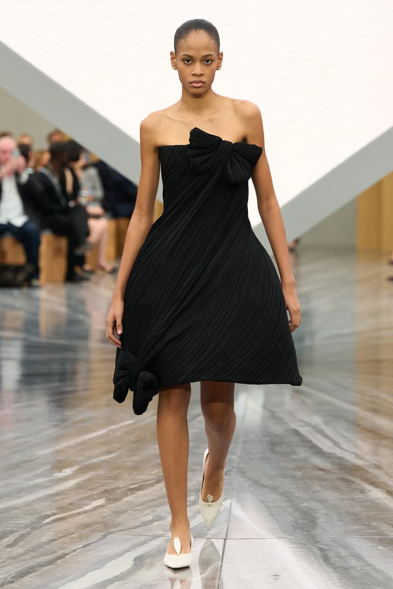 Jonathan Anderson's Debut Dior SS26 Womenswear Collection Was Nothing Short of Spectacular lvmh creative director sole 