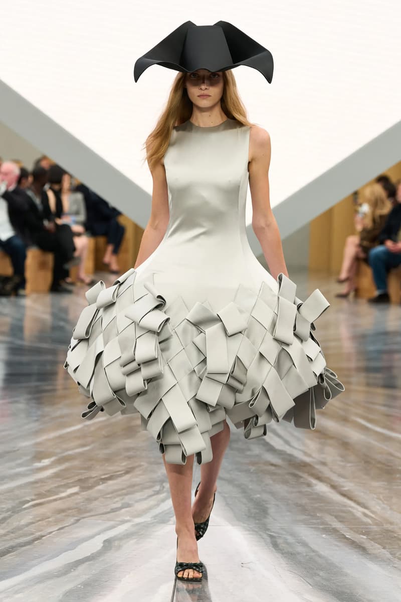 Jonathan Anderson's Debut Dior SS26 Womenswear Collection Was Nothing Short of Spectacular lvmh creative director sole 