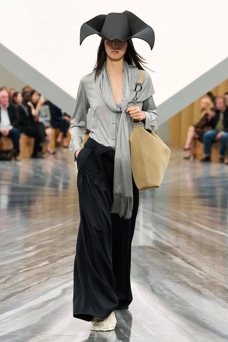 Jonathan Anderson's Debut Dior SS26 Womenswear Collection Was Nothing Short of Spectacular lvmh creative director sole 