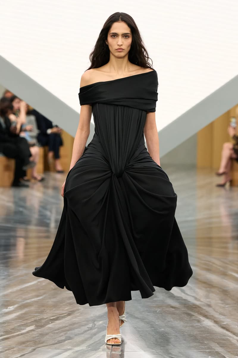 Jonathan Anderson's Debut Dior SS26 Womenswear Collection Was Nothing Short of Spectacular lvmh creative director sole 