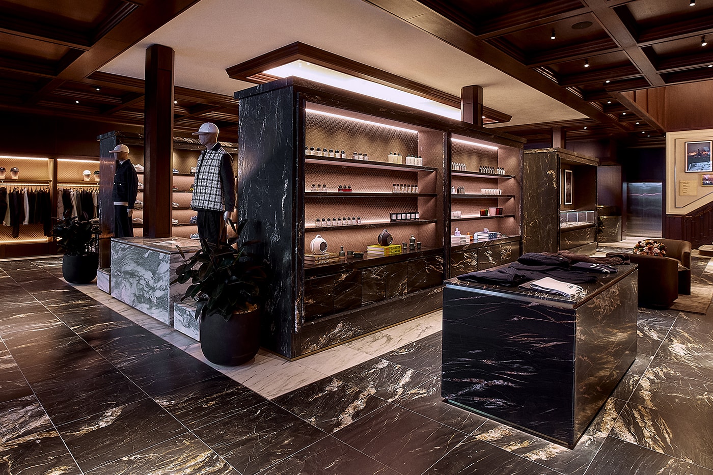 Kith Announces Opening of Chicago Flagship windy city Magnificent Mile, Kith Chicago onnie Fieg for ASICS World’s Fair collection asics world fair womens accessories