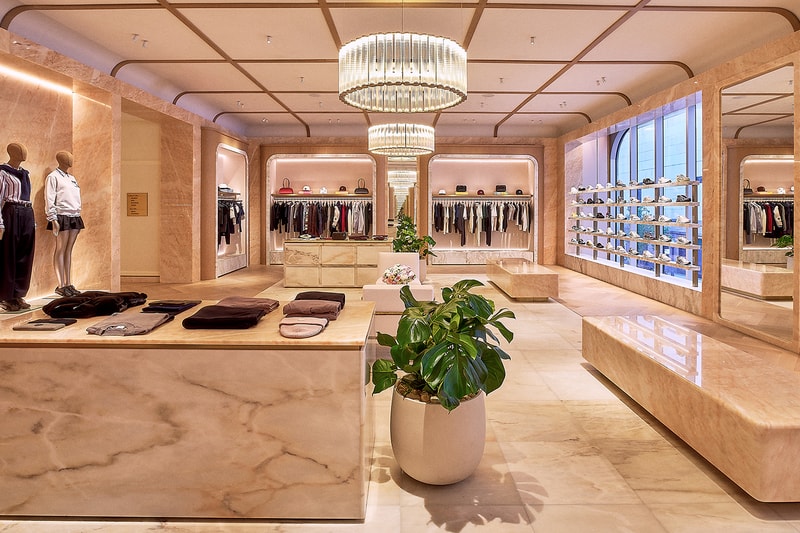 Kith Announces Opening of Chicago Flagship windy city Magnificent Mile, Kith Chicago onnie Fieg for ASICS World’s Fair collection asics world fair womens accessories