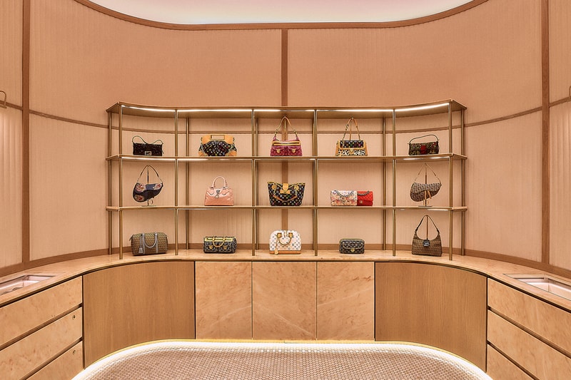 Kith Announces Opening of Chicago Flagship windy city Magnificent Mile, Kith Chicago onnie Fieg for ASICS World’s Fair collection asics world fair womens accessories