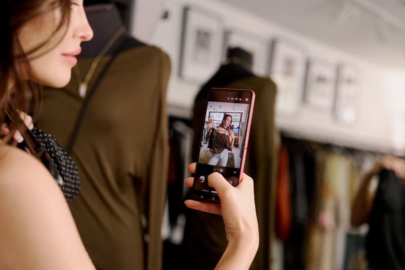 Sarah Stephens Samsung Galaxy Flip7 Gemini 