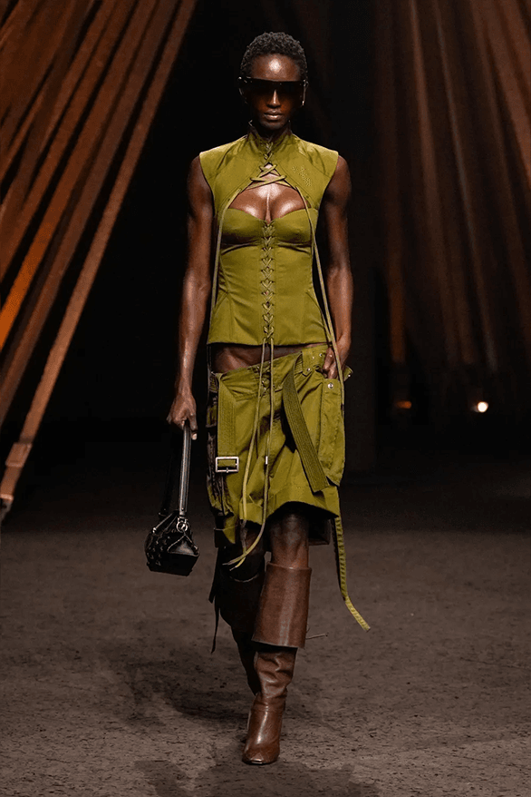 Alexander McQueen Spring Summer 2026 paris fashion week womenswear runway Seán McGirr