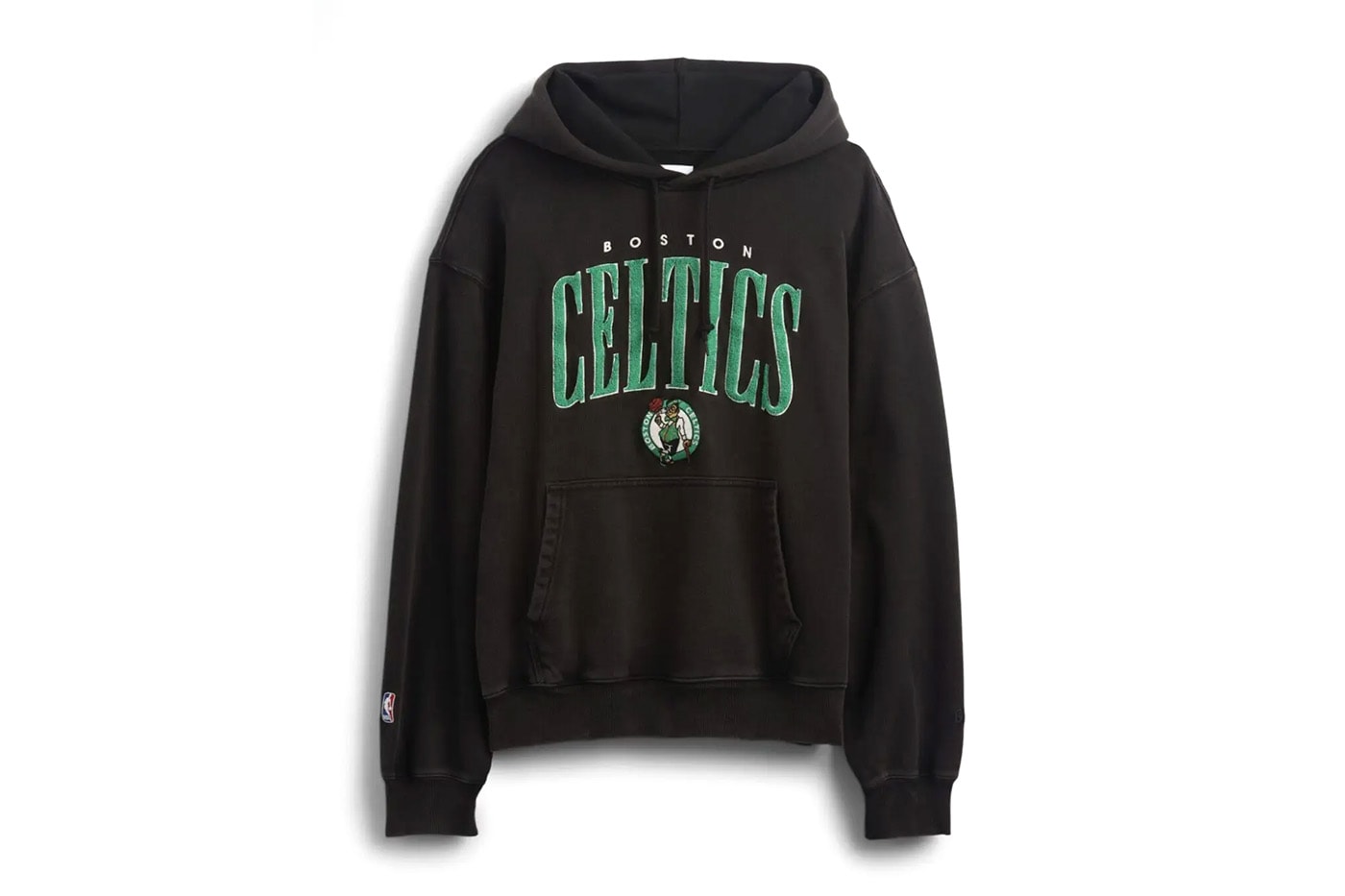Gap and NBA Join Forces on New Collaboration Ahead of the Season collection release info boston celtics new york knicks los angeles lakers golden state warriors vintage inspired japan exclusive