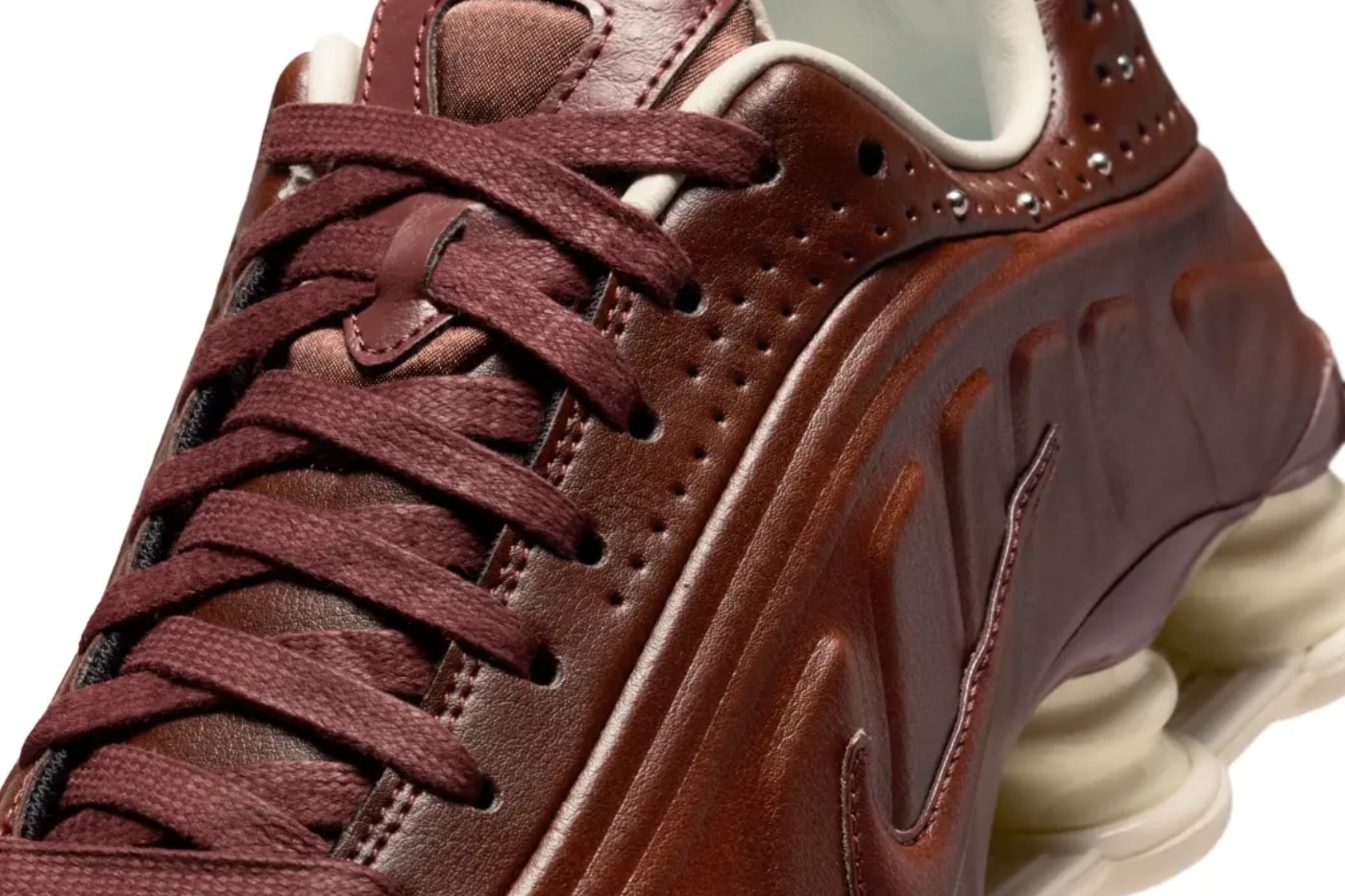 Nike Shox R4 Dark Pony IM6690-220 Release Info