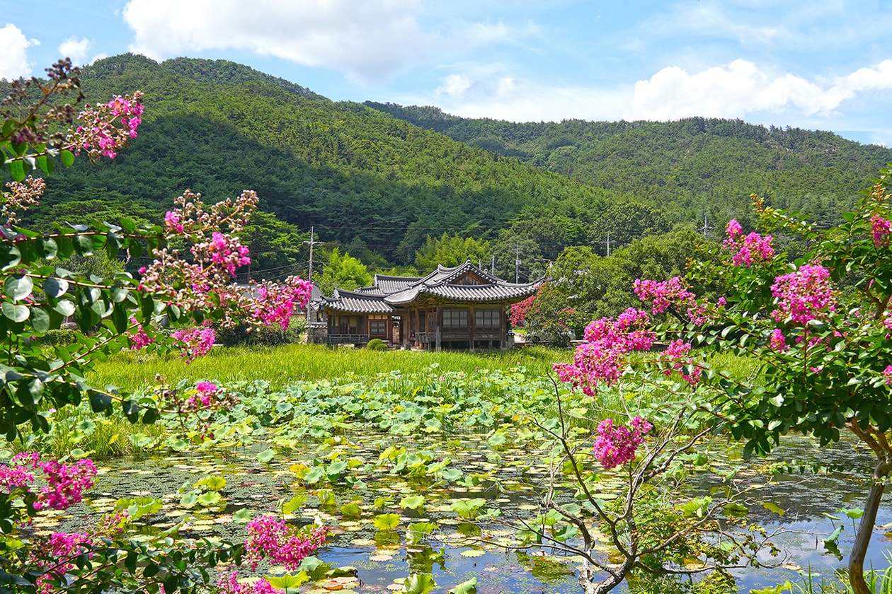 Perplexity Comet AI Search Engine Hypemaps Travel Guide Seoul South Korea Kukje Gallery Seoul Chaekbogo Vinyl Seongsu 