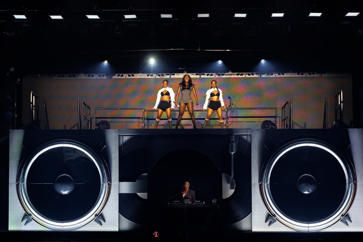 Doechii’s School of Superstardom，Alligator Bites Never Heal，專輯，巡演，mixtape，發佈資訊，Top Dawg Entertainment，Kal Banx，Grammy 獎，Swamp Princess，門票，日期