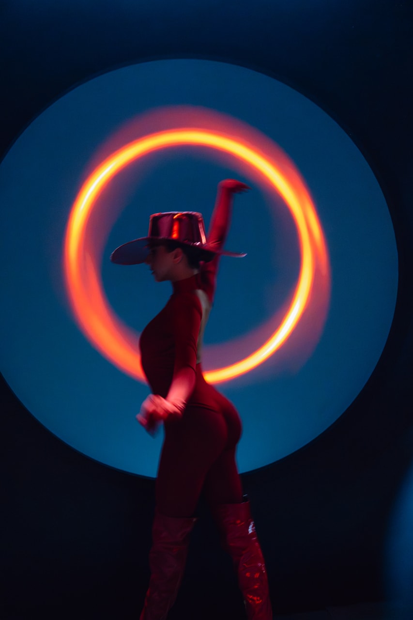 glo hilo heating stick bat rome the circle pop-up culture launch party STROBOSCOPE MOTOREFISICO OUCHHH ai display light 