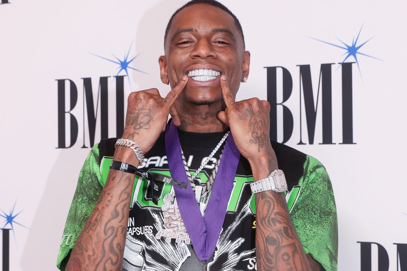 Soulja Boy promotes a clamshell handheld as outlets compare it to the Retroid Pocket Flip 2 amid licensing questions.
