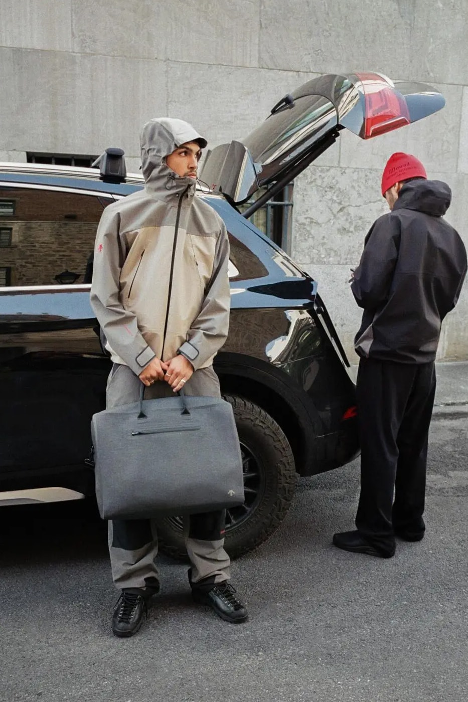 JJJJound x Descente Fall 2025 Collaboration Is All About Urban Utility montreal canada brand windbreaker pants vests realtree beanies toque own Jacket and Hardshell Parka, alongside versatile layers such as a Reversible Jacket and Vest, Hardshell Pants, and foundational apparel like a Button-Up Shirt and Warm-Up Longsleeve. Accessories, including a Crossbody Bag, Duffle Bag, and various hats and socks