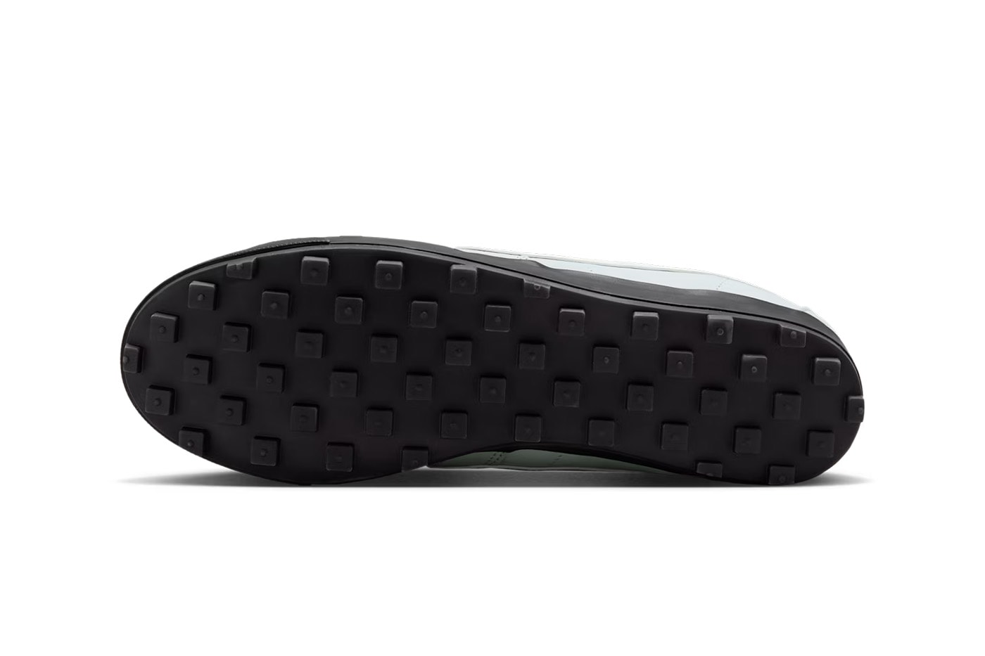 Nike Astrograbber Sail Light Silver IH2341-001 Release Info