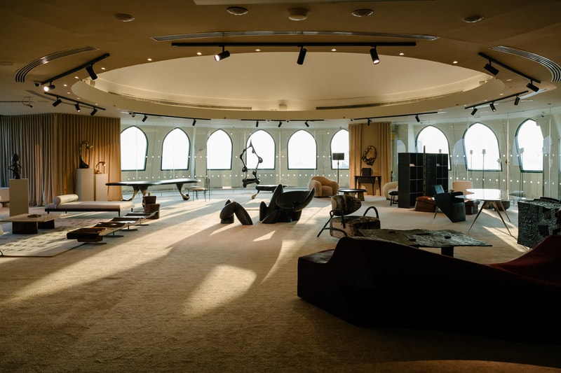 공항 터미널이 NOMAD Abu Dhabi의 갤러리로 변신