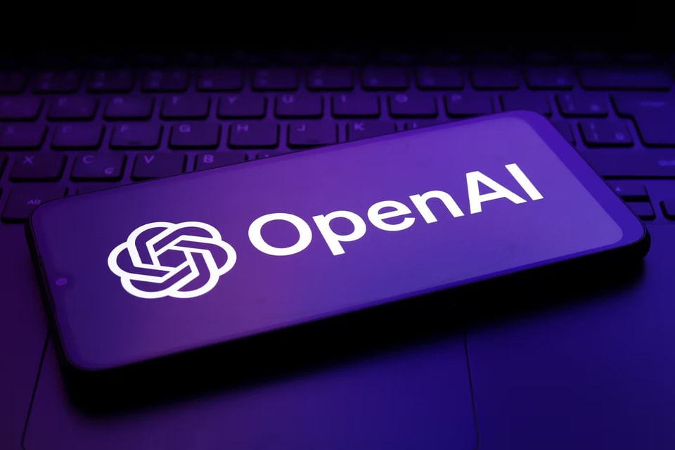 Discover the OpenAI New Pocket Device Screenless AI Context Aware: Groundbreaking Rumors and Speculated Features 4 OpenAI and Jony Ive screenless AI device prototype