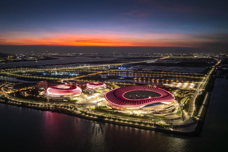 Zaha Hadid Architects Waterfront Stadium and Sports Center Guangzhou