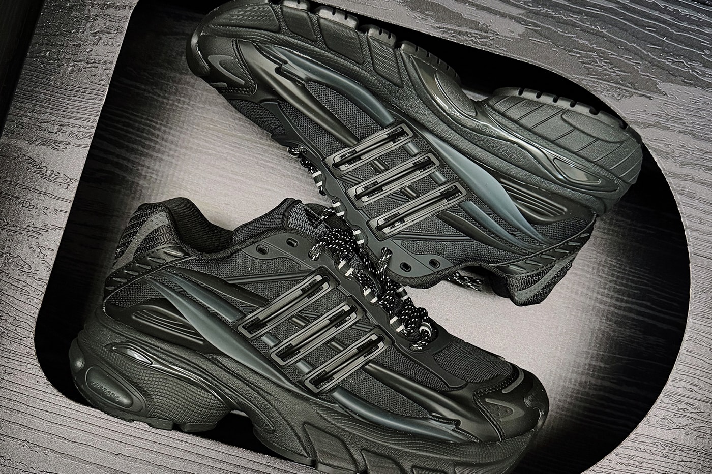 Pharrell adidas VIRIGINIA Adistar Jellyfish Triple Black Release Info