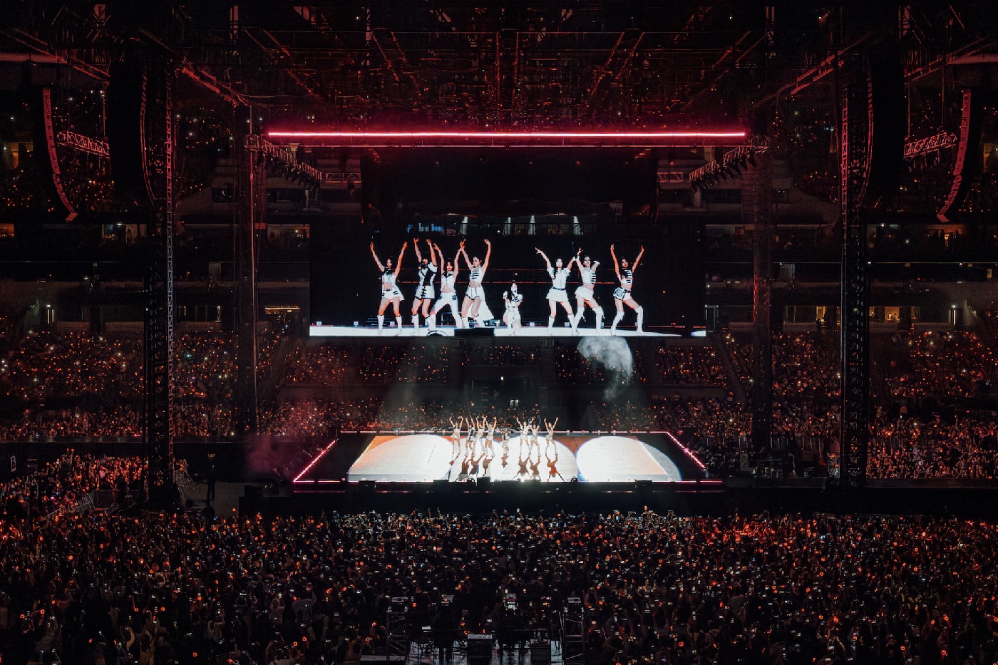 TWICE THIS IS FOR World Tour Review Nayeon, Jeongyeon, Momo, Sana, Jihyo, Mina, Dahyun, Tzuyu Chaeyoung