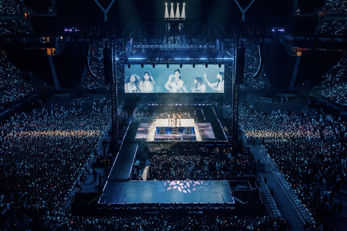 TWICE THIS IS FOR World Tour Review Nayeon, Jeongyeon, Momo, Sana, Jihyo, Mina, Dahyun, Tzuyu Chaeyoung