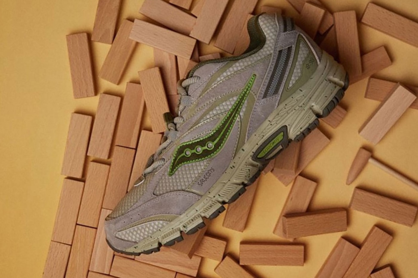 Saucony Gets Chippy With Latest Lay's Collaborative Collection Cohesion 2K trainer 80x grid fusion china