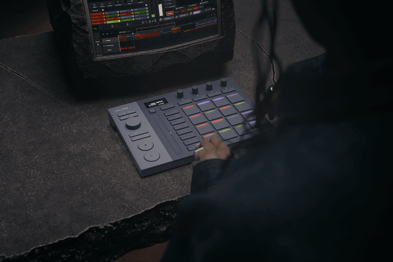Serato Debuts 'SLAB' – Its First Standalone Beatmaking Device akai mpc live iii native instruments daw music production