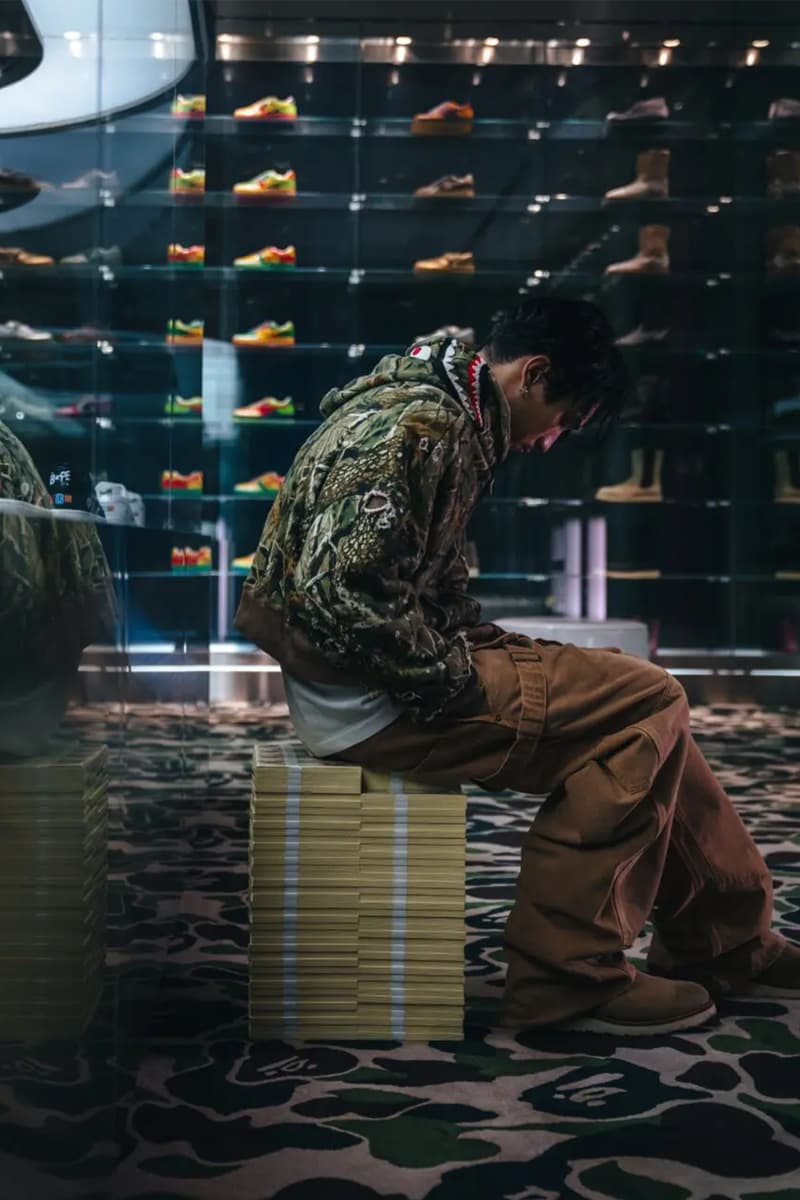 ©SAINT Mxxxxxx BAPE 5th Collaboration Collection Release Info SHARK HOODIE Banknote Stool