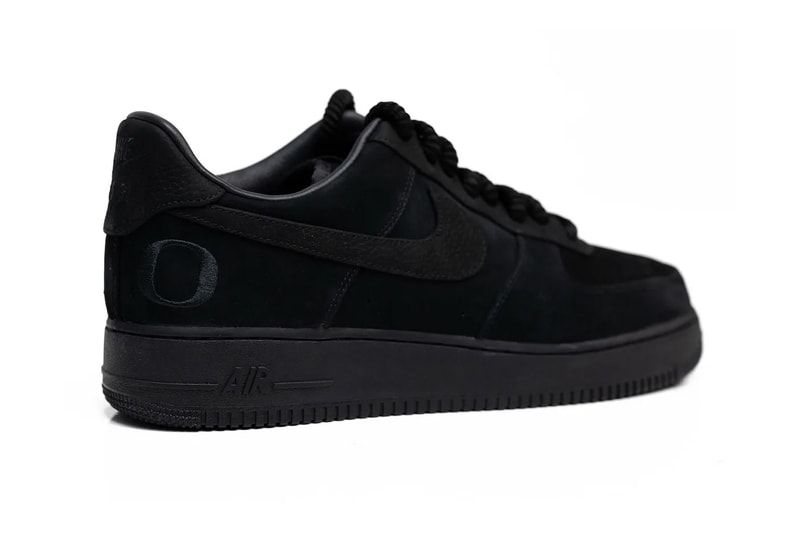 Oregon Ducks Unveil Exclusive Nike Air Force 1 "Stealth Premium" PE football player exclusive swoosh af1 all-black
