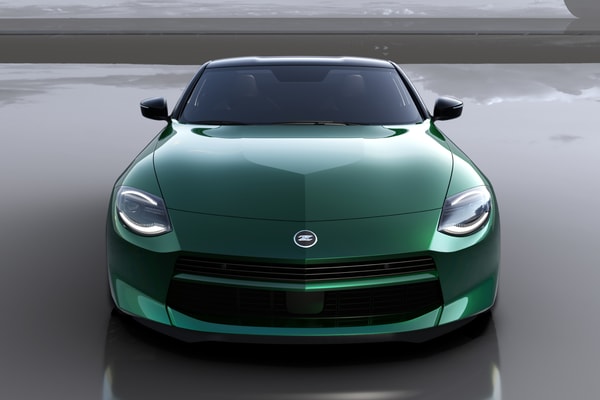 2027 Nissan Fairlady Z facelift in Unryu Green showcasing new two-piece grille and Nismo manual performance variant at Tokyo Auto Salon