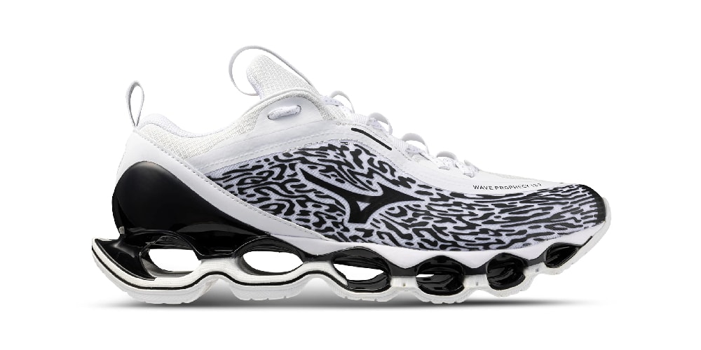 Official Look at the Mizuno Wave Prophecy 13.2 "White/Black"