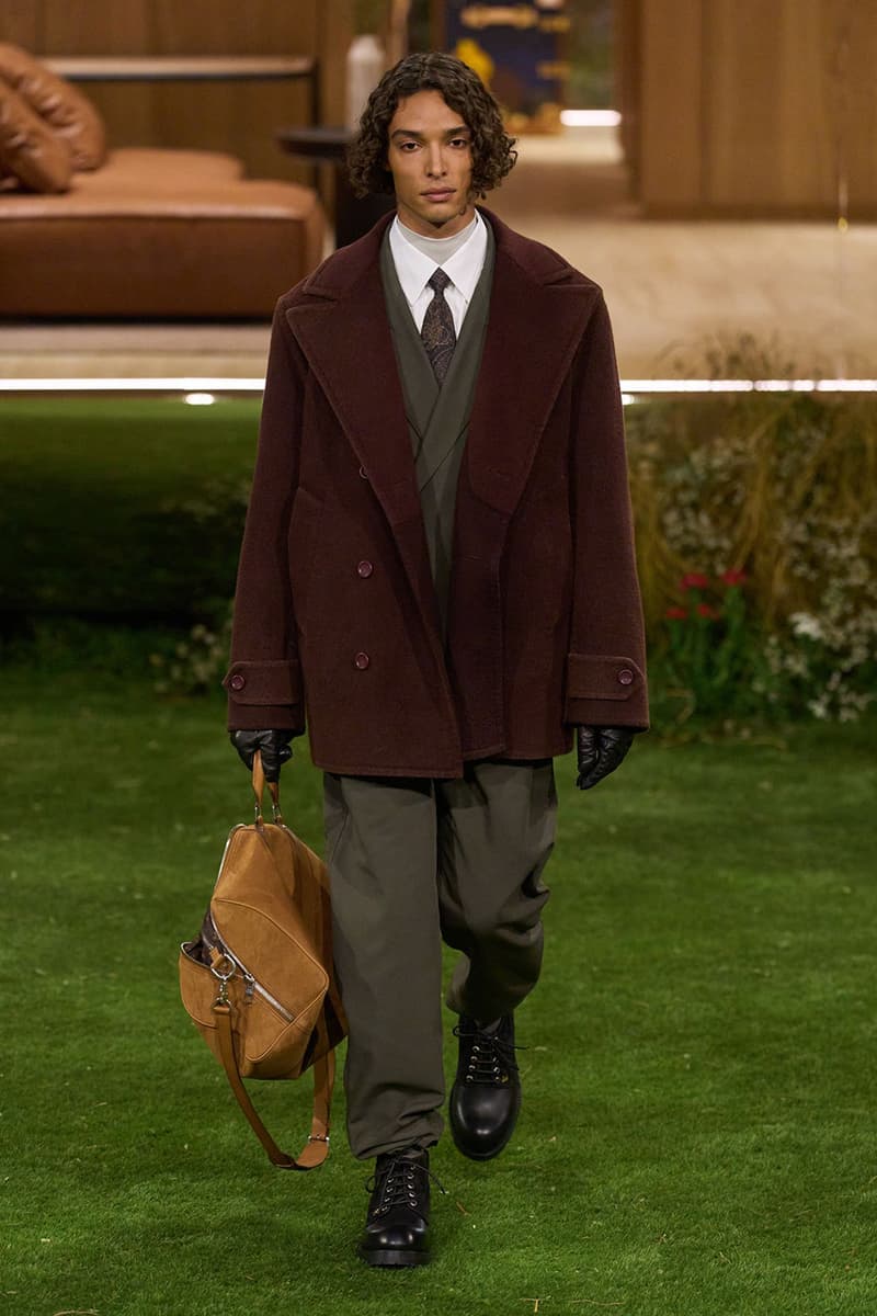 Pharrell Louis Vuitton Fall/Winter 2026 Menswear Paris Fashion Week Runway Collection slippers leather Pharrell's Louis Vuitton FW26 Menswear Collection Reimagines the Architecture of the Inhabited Uniform