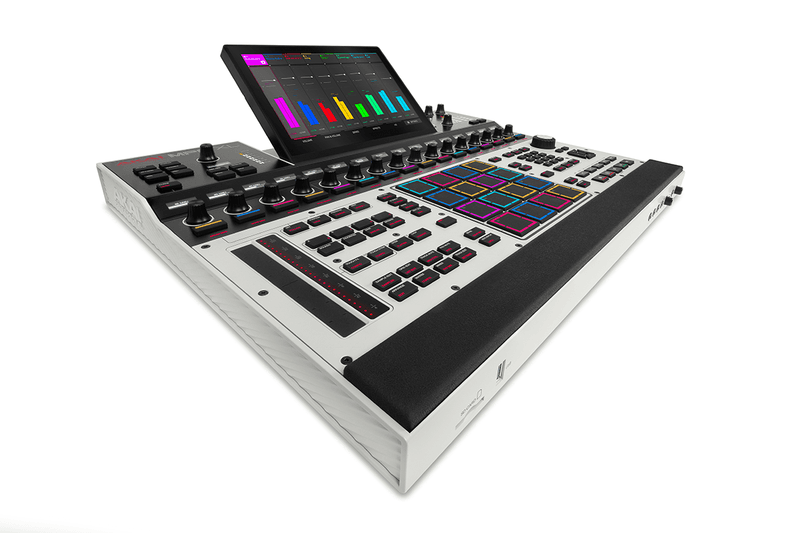 Akai MPC XL Standalone Music Production alphatheta serato andy mac j dilla native instruments daw 