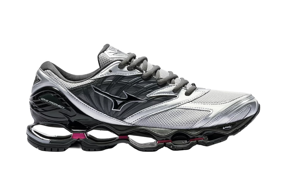 New Arrivals From HBX: Mizuno Sportstyle