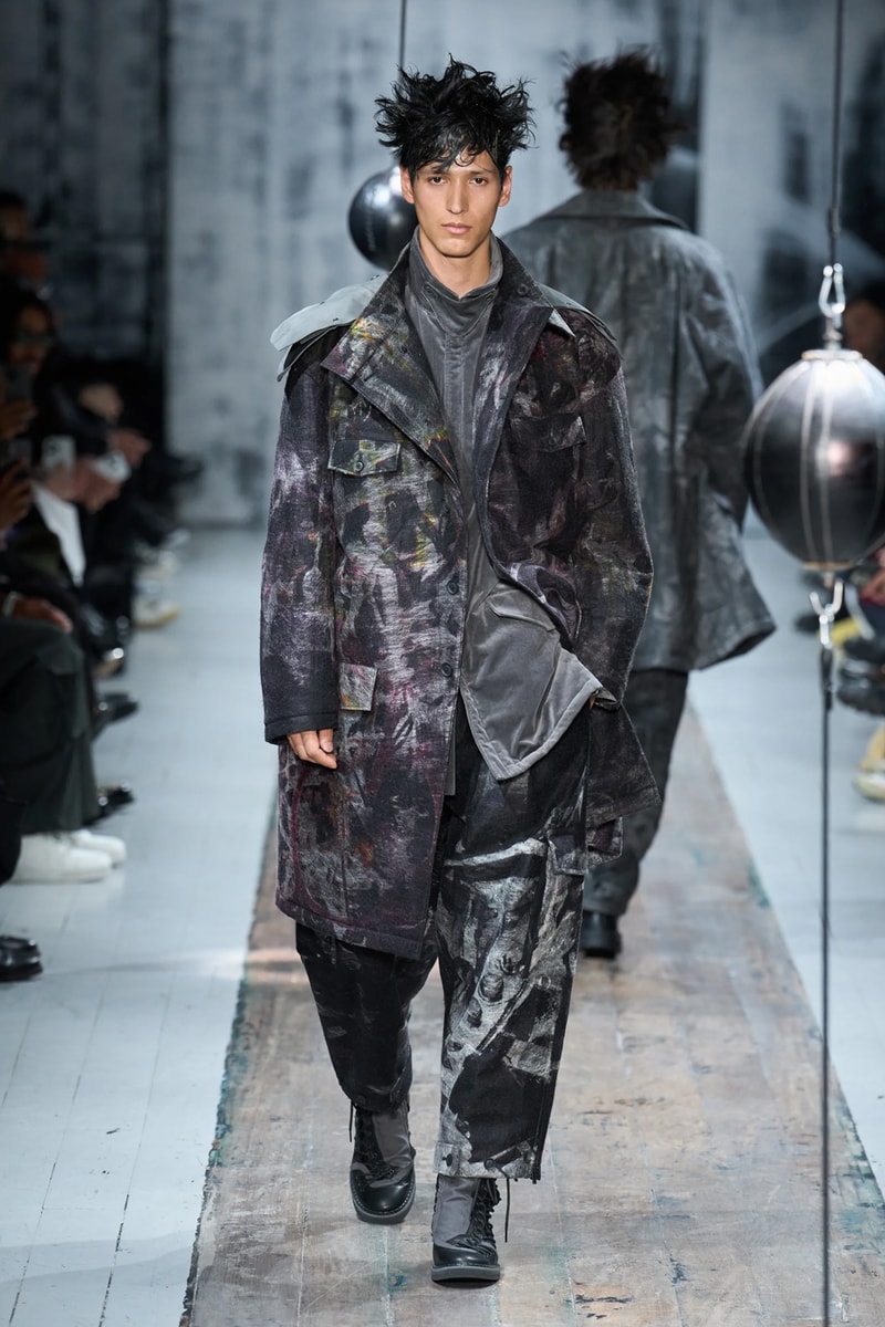 Yohji Yamamoto Fall/Winter 2026 Paris Fashion Week Runway Collection