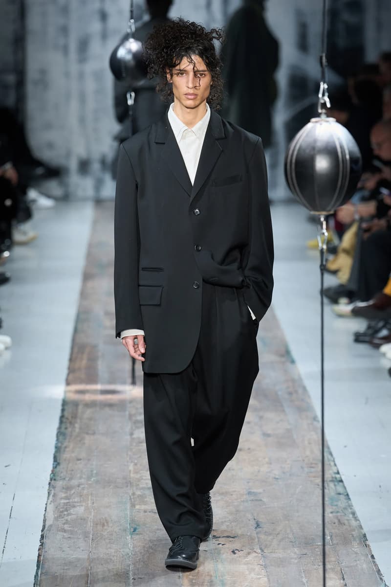 Yohji Yamamoto Fall/Winter 2026 Paris Fashion Week Runway Collection