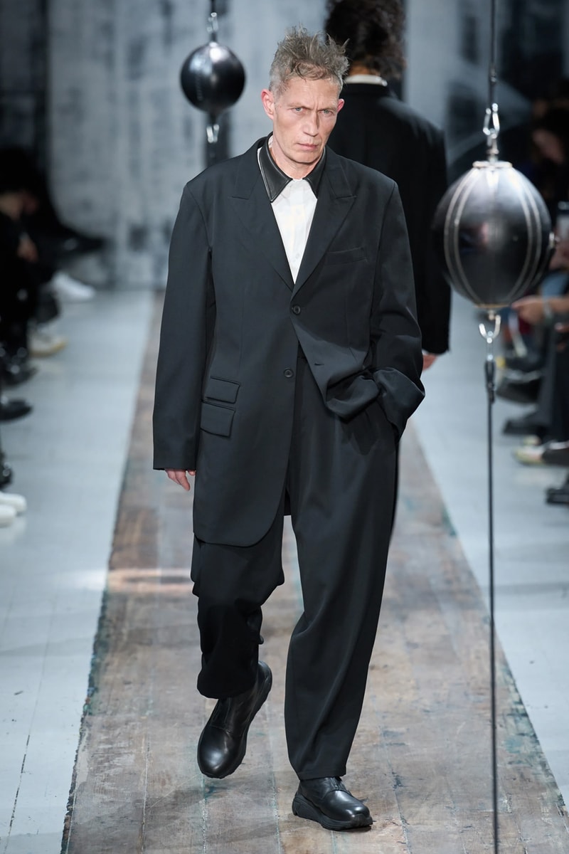 Yohji Yamamoto Fall/Winter 2026 Paris Fashion Week Runway Collection