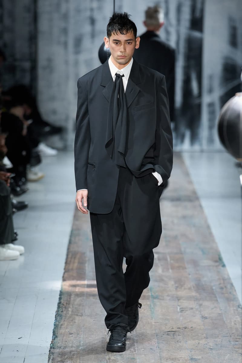 Yohji Yamamoto Fall/Winter 2026 Paris Fashion Week Runway Collection