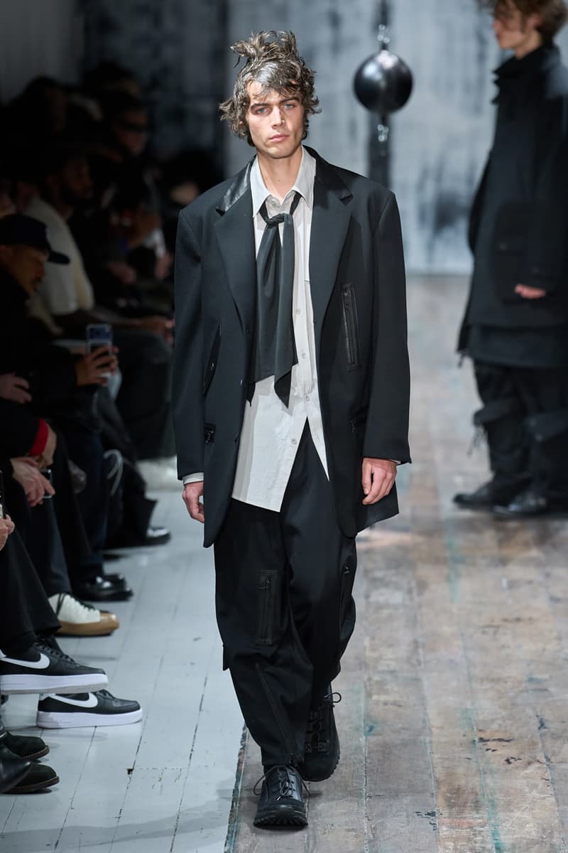 Yohji Yamamoto Fall/Winter 2026 Paris Fashion Week Runway Collection
