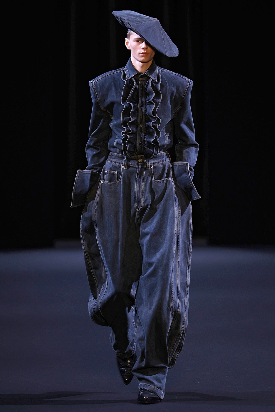 JUUN.J Fall/Winter 2026 Paris Fashion Week Runway Collection Alpinestars RSRV
