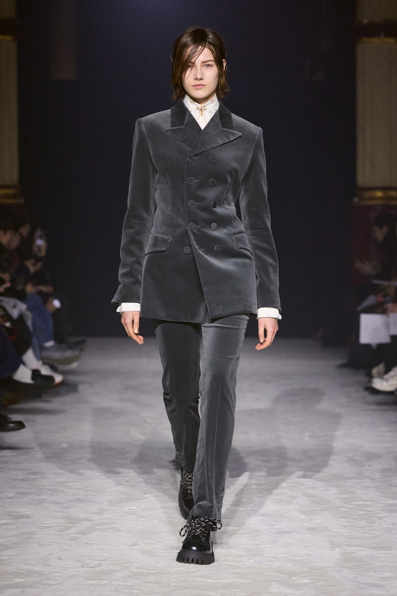 WOOYOUNGMI FW26 Explores the Golden Age of Travel fall winter 2026 Paris Fashion Week Collection runway seoul korean brand