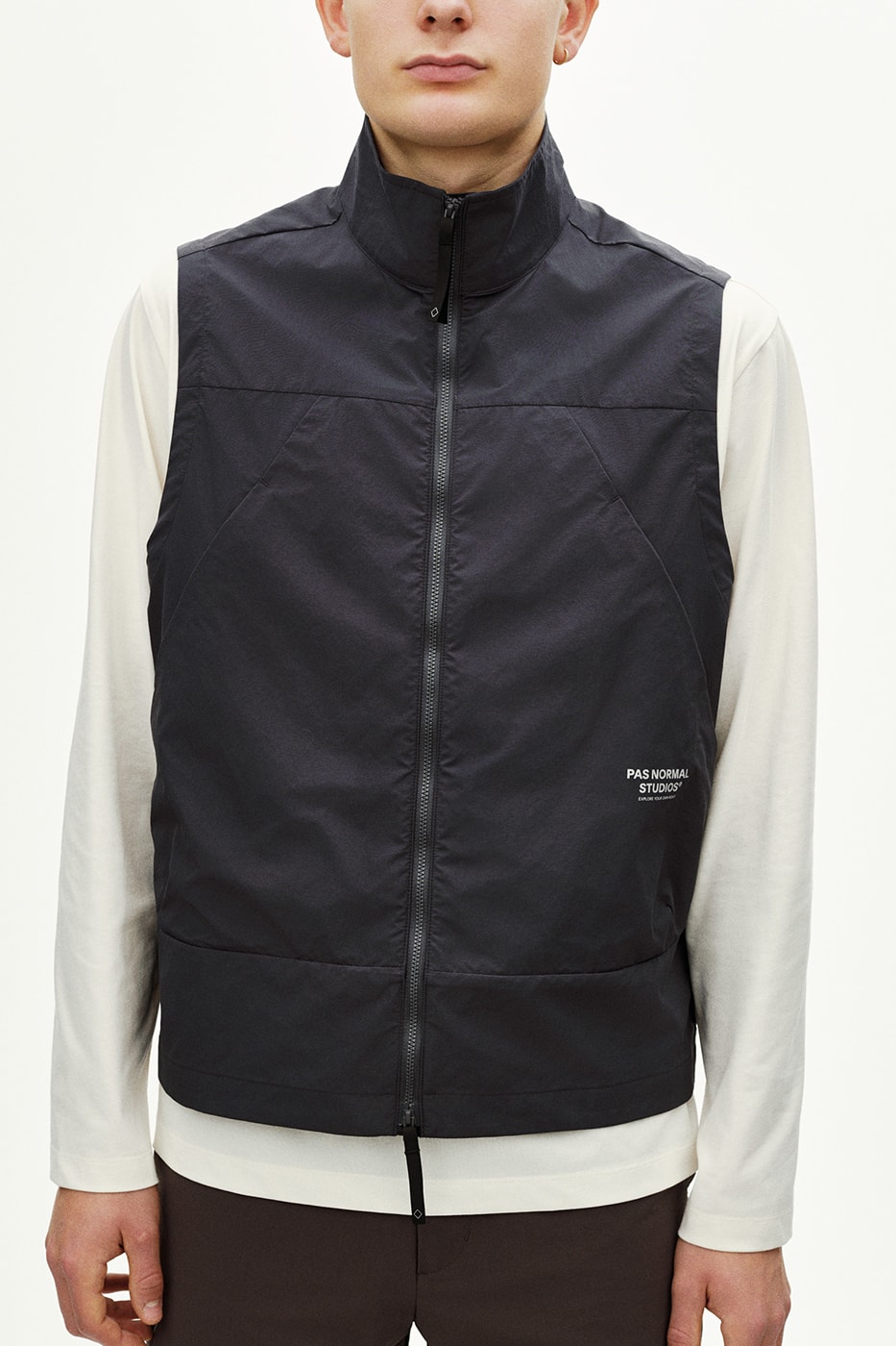 Pas Normal Studios SS26 Off-Race blends cycling utility with everyday style, featuring Polartec® fleece and waterproof commuters.