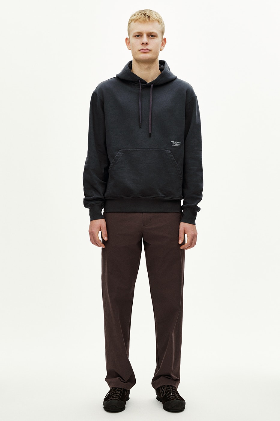Pas Normal Studios SS26 Off-Race blends cycling utility with everyday style, featuring Polartec® fleece and waterproof commuters.