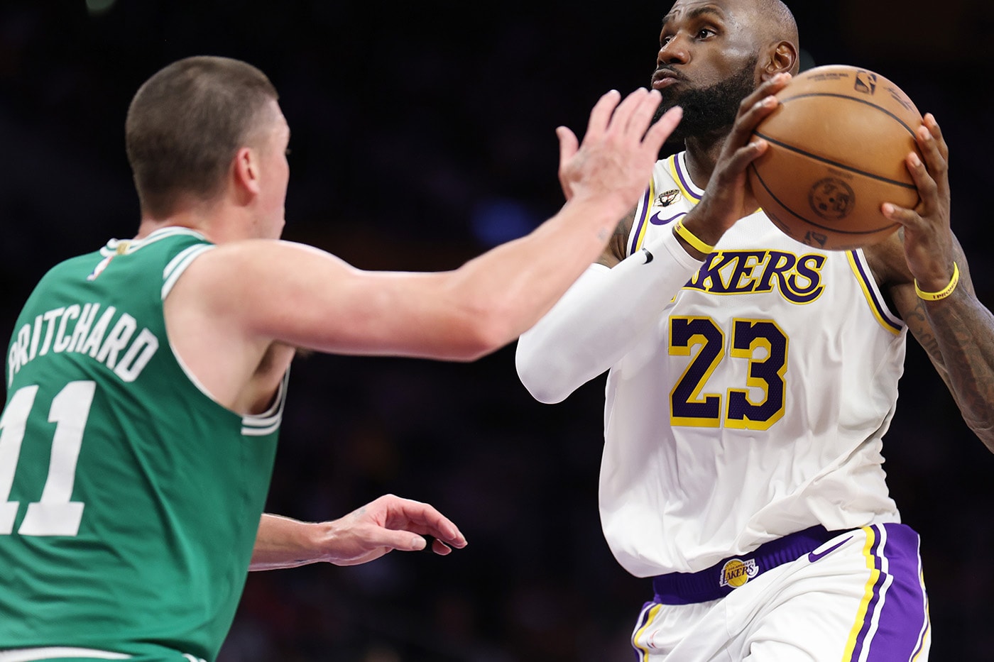 LeBron James First Player 43 000 Regular Season Points