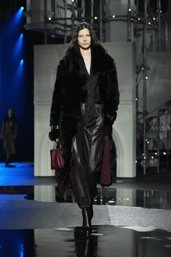 Burberry Fall Winter 2026 London Fashion Week menswear womenswear runway show daniel lee