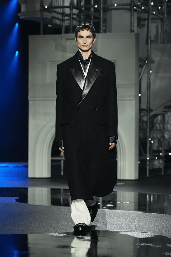 Burberry Fall Winter 2026 London Fashion Week menswear womenswear runway show daniel lee