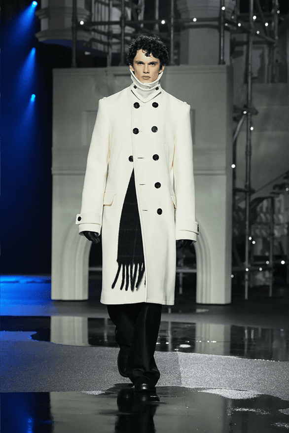 Burberry Fall Winter 2026 London Fashion Week menswear womenswear runway show daniel lee