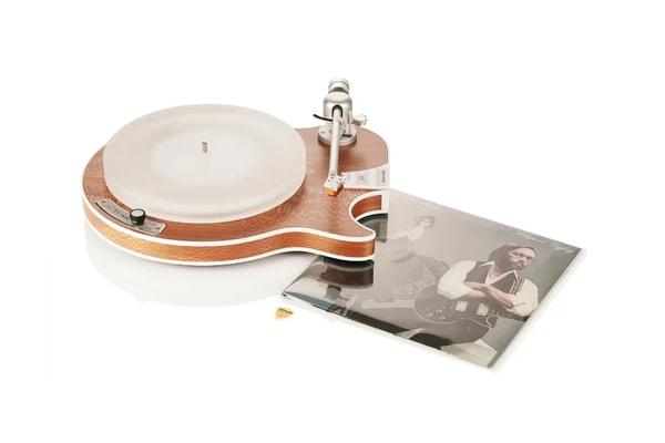 Clearaudio Unveils an Electric Guitar-Shaped Turntable al di meola turntable celebrity design limited edition