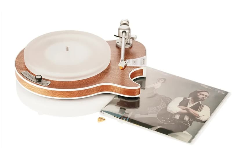 Clearaudio Unveils an Electric Guitar-Shaped Turntable al di meola turntable celebrity design limited edition