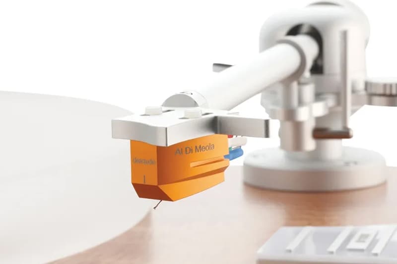 Clearaudio Unveils an Electric Guitar-Shaped Turntable al di meola turntable celebrity design limited edition