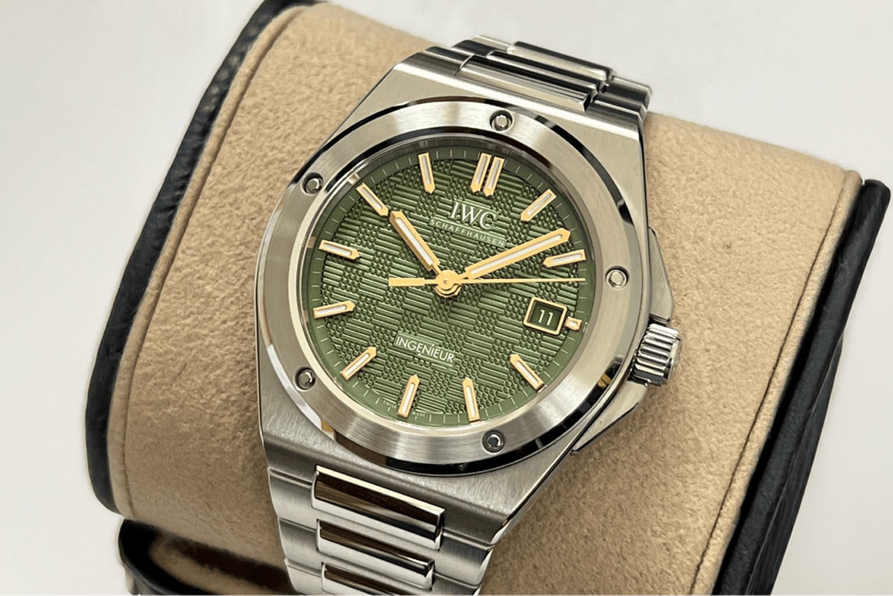 chrono24 watches timepieces vacheron rolex omega speedmaster zenith Chronomaster seiko grand seiko Professional Moonwatch IWC Ingenieur Automatic 40 cartier santos heritage collection 