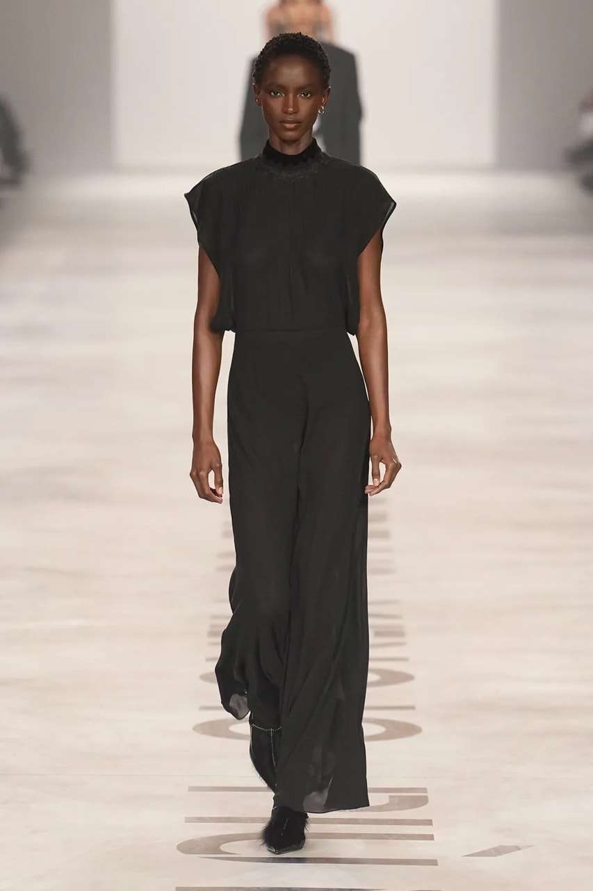 Fendi FW26 fur coat runway